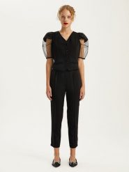 BGN Bluzka w kolorze czarnym rozmiar: 40. Czarne bluzki damskie BGN, bez wzorów, bez kołnierzyka, bez ramiączek. Za 130.99 zł.