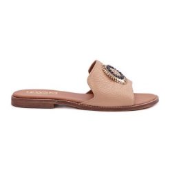 Lewski Shoes Skórzane Klapki Z Ozdobą Na Płaskim Obcasie Lewski 3047/O Beżowe brązowe. Brązowe klapki damskie z aplikacjami, ze skóry, bez obcasa, na płaskiej podeszwie, bez zapięcia. Za 432.39 zł.
