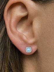 Les Petites Précieuses Srebrne kolczyki-wkrętki z topazem i cyrkoniami rozmiar: onesize. Niebieskie kolczyki damskie Les Petites Précieuses, z cyrkonią, srebrne. Za 217.99 zł.