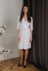 Biała Elegancka Sukienka z Plisowanym Dołem. Białe sukienki damskie Figl, bez wzorów, z elastanu, eleganckie, bez ramiączek. Za 289.00 zł.