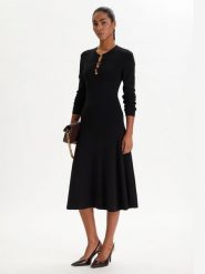 KARL LAGERFELD Sukienka dzianinowa B1W13003 Czarny Regular Fit. Czarne sukienki damskie KARL LAGERFELD, bez wzorów, z dzianiny, bez ramiączek. Za 1,299.00 zł.