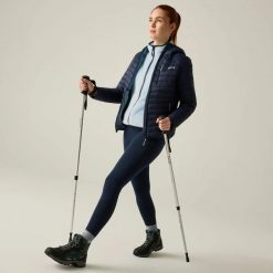 Damska kurtka Lightfell z wyściełaniem. Niebieskie kurtki damskie Regatta, l, bez wzorów, z materiału, z kapturem. Za 479.99 zł.