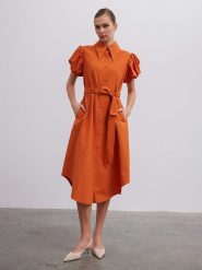 BGN Sukienka w kolorze pomarańczowym rozmiar: 34. Pomarańczowe sukienki damskie BGN, bez wzorów, z tkaniny, bez ramiączek. Za 86.99 zł.