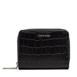 Portfel Calvin Klein. Czarne portfele damskie Calvin Klein, bez wzorów. Za 299.99 zł.