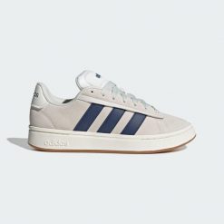 Buty Grand Court Alpha. Białe obuwie sportowe casual damskie Adidas. Za 337.40 zł.