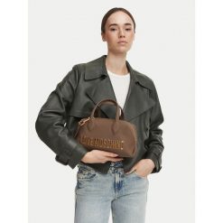 Torebka LOVE MOSCHINO. Brązowe torebki klasyczne damskie Love Moschino, bez dodatków. Za 949.99 zł.