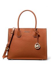 Michael Kors Skórzana torebka w kolorze jasnobrązowym - 32 x 25 x 14 cm rozmiar: onesize. Brązowe torebki klasyczne damskie Michael Kors, z materiału, przez ramię, bez dodatków. Za 848.35 zł.