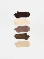 Krótkie skarpetki z haftem 5 pack - brązowy. Brązowe skarpetki damskie Reserved, bez wzorów. Za 49.99 zł.