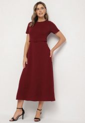 Bordowa Rozkloszowana Sukienka Ozdobiona Paskiem Desianna. Czerwone sukienki damskie Born2be, bez wzorów, eleganckie, bez ramiączek. W wyprzedaży za 84.99 zł.