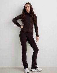 Damskie legginsy ocieplane rozszerzane długie kakaowe. Brązowe legginsy damskie Aim'n, xl, bez wzorów, z elastanu. Za 350.00 zł.