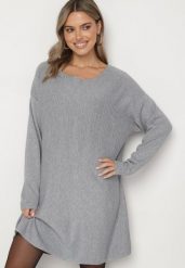 Szara Sukienka Sweterkowa z Wiskozą Ozdobiona Guzikami Riania. Szare sukienki damskie Born2be, bez wzorów, z dzianiny, bez ramiączek. W wyprzedaży za 67.99 zł.