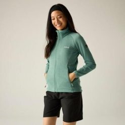 Damska kurtka polarowa Malana Softshell z zamkiem błyskawicznym. Zielone kurtki damskie Regatta, l, bez wzorów, z materiału, bez kaptura. W wyprzedaży za 199.99 zł.