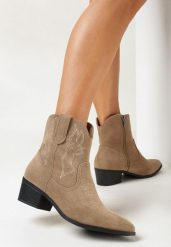 Ciemnobeżowe Botki Kowbojki na Niskim Stożku z Haftem Arvina. Brązowe botki damskie Born2be, boho, bez obcasa, na płaskiej podeszwie, bez zapięcia. Za 119.99 zł.
