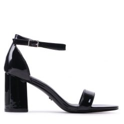 Sandały Lasocki. Czarne sandały damskie Lasocki, bez wzorów, bez obcasa, na słupku, bez zapięcia. Za 139.99 zł.