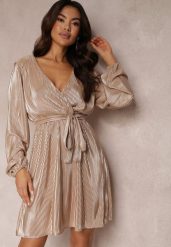 Beżowo-Złota Błyszcząca Sukienka Kopertowa Jarnei. Brązowe sukienki damskie Renee, z aplikacjami, z tkaniny, eleganckie, bez ramiączek. W wyprzedaży za 143.99 zł.