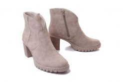 RIEKER Y2553-60 beige, botki damskie. Brązowe botki damskie Rieker, na zimę, bez obcasa, na obcasie, bez zapięcia. Za 329.90 zł.