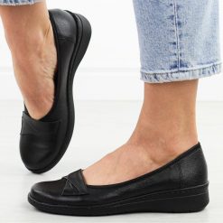 Czarne skórzane Polskie półbuty damskie Gregors 1120. Czarne półbuty damskie GREGORS, na jesień, bez wzorów, z jeansu, bez obcasa, na płaskiej podeszwie, bez zapięcia. Za 359.00 zł.