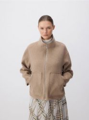 Kurtka z wełną - beżowy. Brązowe kurtki damskie Reserved, l, bez wzorów, z tkaniny, bez kaptura. W wyprzedaży za 219.99 zł.
