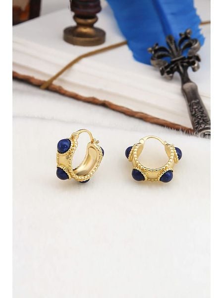 Pierres delicates Pozłacane kolczyki-kreole z lapis lazuli rozmiar: onesize. Niebieskie kolczyki damskie Pierres delicates, z lazurytem, pozłacane. Za 82.83 zł.