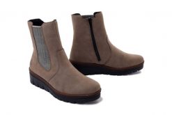 RIEKER X9180-64 beige, botki damskie. Brązowe botki damskie Rieker, na zimę, z gumy, bez obcasa, na koturnie, bez zapięcia. Za 349.90 zł.