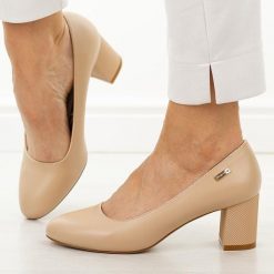 Coffee czółenka damskie Sergio Leone Pb178. Czółenka damskie Sergio Leone, bez wzorów, z jeansu, z okrągłym noskiem, bez obcasa, na obcasie. Za 169.00 zł.