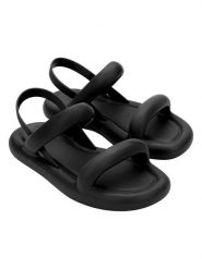 Melissa Sandały w kolorze czarnym rozmiar: 39. Czarne sandały damskie Melissa, bez wzorów, z otwartym noskiem, bez obcasa, bez zapięcia. Za 141.19 zł.