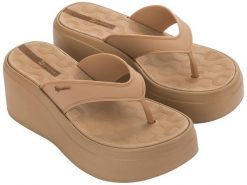 Buty klapki damskie japonki Ipanema Solaris platforma beżowe. Brązowe klapki damskie Ipanema, bez wzorów, z gumy, bez obcasa, na platformie, bez zapięcia. Za 199.00 zł.