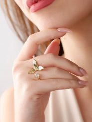 Luja Bijoux Pozłacany pierścionek z cyrkonią rozmiar: onesize. Żółte pierścionki damskie Luja Bijoux, z cyrkonią, pozłacane. Za 114.17 zł.