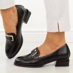 Czarne półbuty damskie, mokasyny M.Daszyński Sa267-2. Czarne mokasyny damskie M.Daszyński, na jesień, ze skóry, z okrągłym noskiem, bez obcasa. Za 199.00 zł.