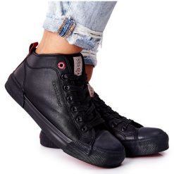 Damskie Wysokie Trampki Cross Jeans II2R4032C Czarne. Czarne trampki damskie bez wzorów, z jeansu, bez zapięcia. Za 205.59 zł.