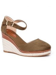 Foreverfolie Sandały w kolorze khaki na koturnie rozmiar: 38. Brązowe sandały damskie Foreverfolie, bez wzorów, bez obcasa, na koturnie, bez zapięcia. Za 113.99 zł.