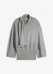 Sweter oversize z miękkiej mieszanki wiskozy. Czarne swetry klasyczne damskie bonprix, z wiskozy, bez kołnierzyka. Za 132.99 zł.
