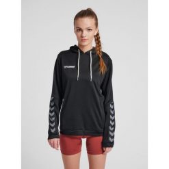 Bluza damska z kapturem Hummel hmlAUTHENTIC Poly. Białe bluzy damskie Hummel, s, bez wzorów, z kapturem. W wyprzedaży za 165.50 zł.