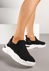 Czarne Siateczkowe Buty Sportowe Sneakersy Wsuwane Zdobione Tłoczeniami Nusadela. Czarne obuwie sportowe casual damskie Renee, z jeansu, bez zapięcia. Za 49.99 zł.