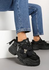 Czarne Sneakersy na Tłoczonej Podeszwie z Podwójnymi Sznurówkami i Kwiatową Naszywką Nitina. Czarne obuwie sportowe damskie Renee, z materiału, bez zapięcia. Za 109.99 zł.