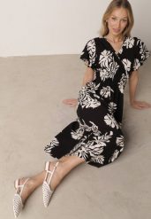 Czarna Wiskozowa Sukienka o Rozkloszowanym Kroju z Kopertowym Dekoltem Morgassa. Czarne sukienki damskie Born2be, bez wzorów, z jeansu, eleganckie, bez ramiączek. Za 79.99 zł.