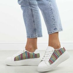 Zielone sneakersy damskie McBraun 23335. Zielone obuwie sportowe damskie McBraun, na jesień, z jeansu, bez zapięcia. Za 99.00 zł.