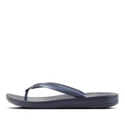 Klapki damskie FitFlop Iqushion Ergonomic TPU. Niebieskie klapki damskie FIT FLOP, bez wzorów, z materiału, bez obcasa, bez zapięcia. Za 227.00 zł.