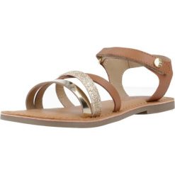 Sandały Gioseppo Model Lawtey Kolor Brązowy. Brązowe sandały damskie Gioseppo, bez wzorów, ze skóry, bez obcasa, bez zapięcia. W wyprzedaży za 143.65 zł.