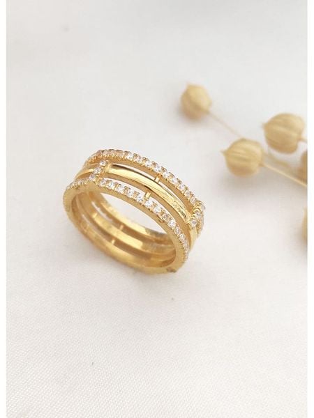 Miu Silver Pozłacany pierścionek z cyrkoniami rozmiar: onesize. Szare pierścionki damskie Miu Silver, z cyrkonią, pozłacane. Za 82.99 zł.