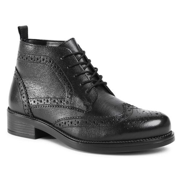 Trzewiki Lasocki. Czarne botki damskie Lasocki, bez obcasa, na płaskiej podeszwie, bez zapięcia. Za 102.99 zł.