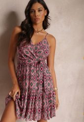 Ciemnoróżowa Wiskozowa Sukienka Boho z Gumką w Talii Nirtha. Czerwone sukienki damskie Renee, bez wzorów, z wiskozy, boho, bez ramiączek. W wyprzedaży za 55.99 zł.