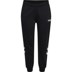 Damskie spodnie dresowe plus Hummel Legacy. Czarne spodnie dresowe damskie Hummel, bez wzorów, z dresówki. W wyprzedaży za 193.50 zł.