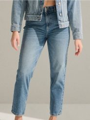 Jeansy mom fit - niebieski. Niebieskie jeansy damskie Sinsay. Za 69.99 zł.