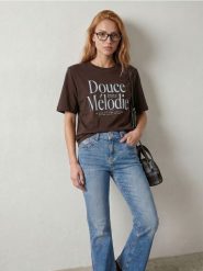 Jeansy flare z efektem sprania low waist - niebieski. Niebieskie jeansy damskie Sinsay. Za 69.99 zł.