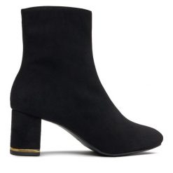 Botki Ted Baker. Czarne botki damskie Ted Baker, bez obcasa, na słupku, bez zapięcia. Za 779.99 zł.