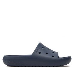 Klapki Crocs. Niebieskie klapki damskie Crocs, bez wzorów, bez obcasa, bez zapięcia. Za 119.99 zł.