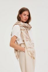 Szal w marmurkowy wzór beżowy. Brązowe szaliki damskie MOODO, bez wzorów, z poliesteru. Za 59.99 zł.