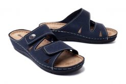 INBLU OE-02 004 granatowy, klapki profilaktyczne damskie. Niebieskie klapki damskie Inblu, bez wzorów, ze skóry, bez obcasa, bez zapięcia. Za 152.90 zł.
