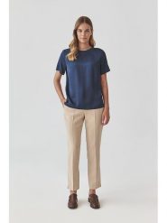 TATUUM Bluzka w kolorze granatowym rozmiar: 36. Niebieskie bluzki damskie TATUUM, bez wzorów, z wiskozy, bez kołnierzyka, bez ramiączek. Za 119.68 zł.